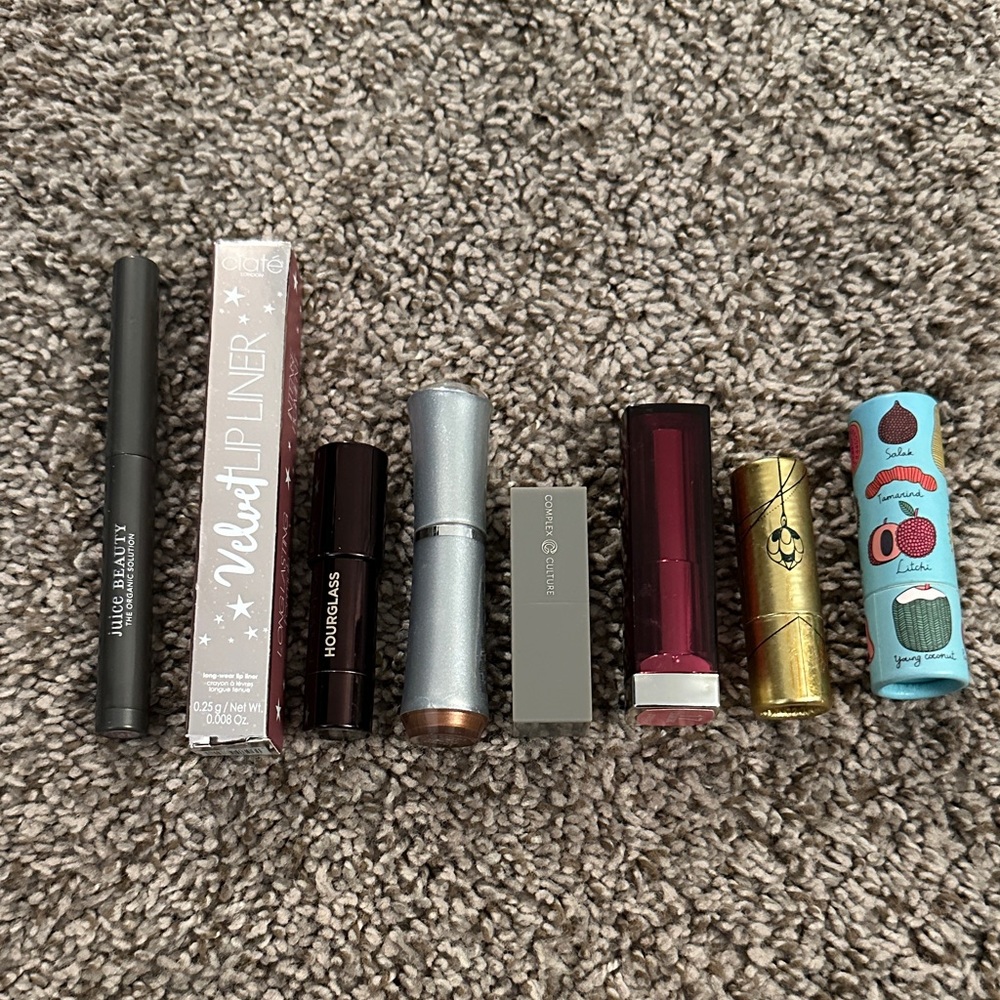 Assorted Lipstick and Lip Liner Set